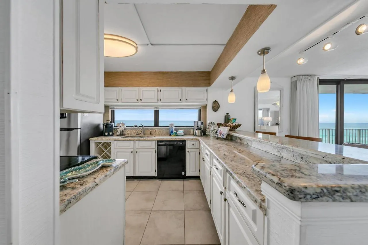 Mainsail 131 - Beachfront 2Br With Free Seasonal Beach Service Destin 0*,  USA