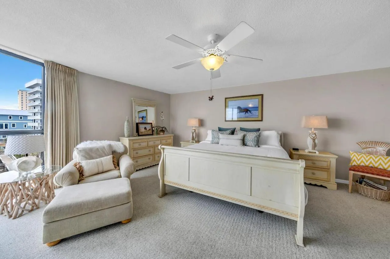 Mainsail 131 - Beachfront 2Br With Free Seasonal Beach Service Destin USA